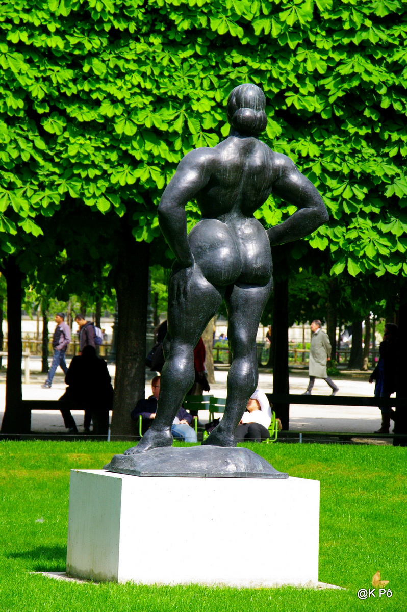 Au Jurassic hotel, à Damphreux (Suisse), on repeint les façades (en rouge)