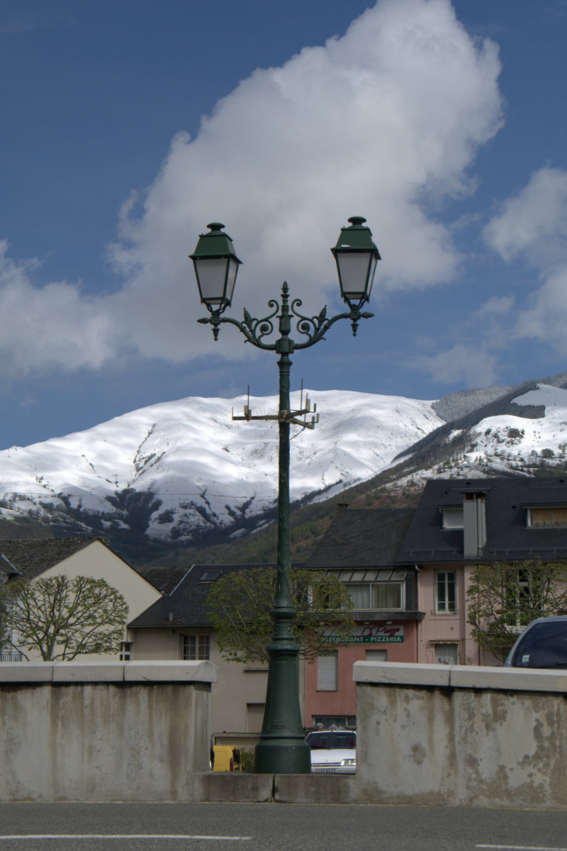 Entre deux éclaircies, les belles (maisons) bourgeoises brillent, à Argelès Gazost ( Hautes Pyrénées)