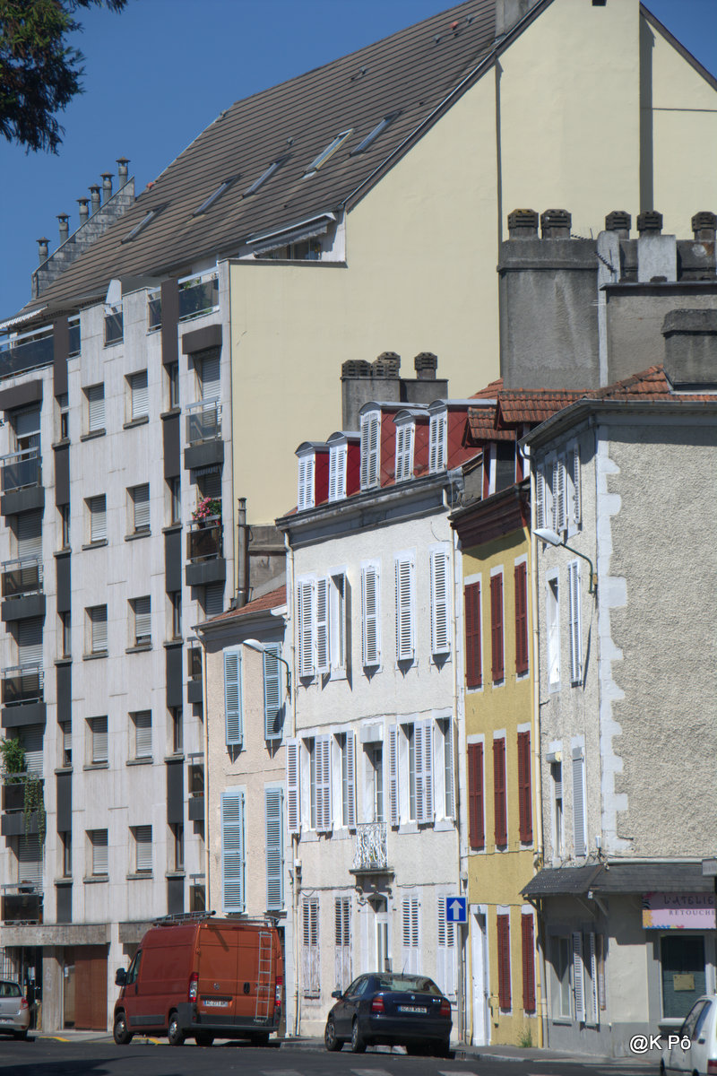Pau, entre deux lieux vivants, (foirail et halles), la mort