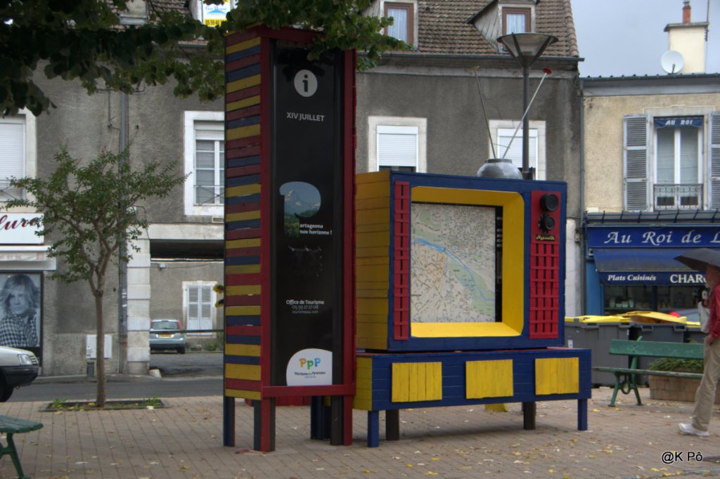 les petits téléviseurs, les grandes ombres, les chats tout gris (avant la&nbsp;nuit)