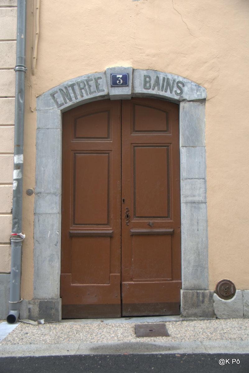 portes, échoppes, mais avec&nbsp;gouttières