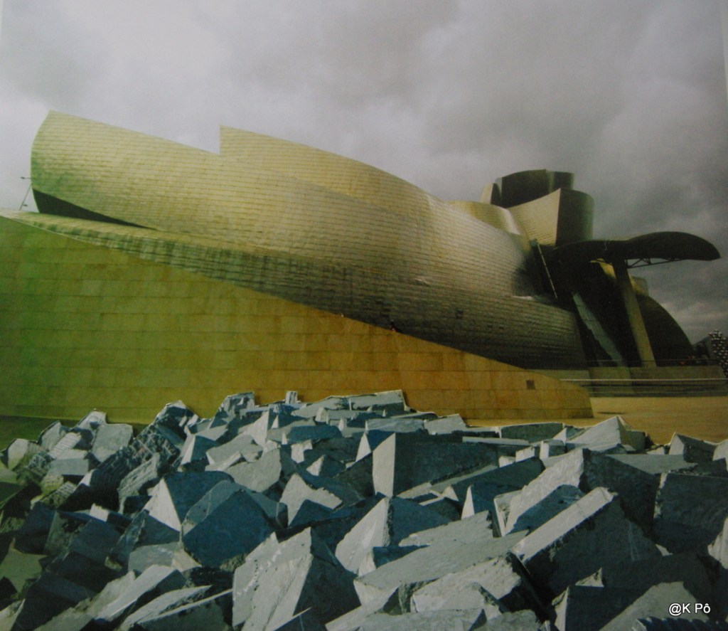 L e samedi, quand il pleut, Chinette et Chinou brico-collent…