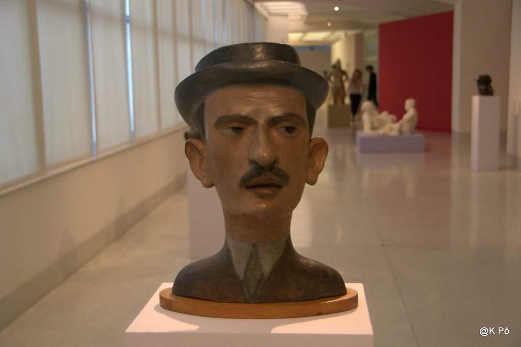 La nuit je mens, comme un amant fourbe dans ses élans balnéaires