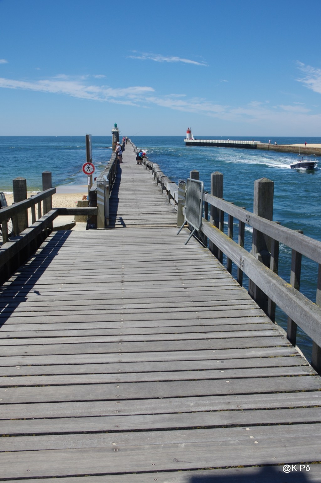 Un peu d&rsquo;eau de mer avant la vague&nbsp;vacancière
