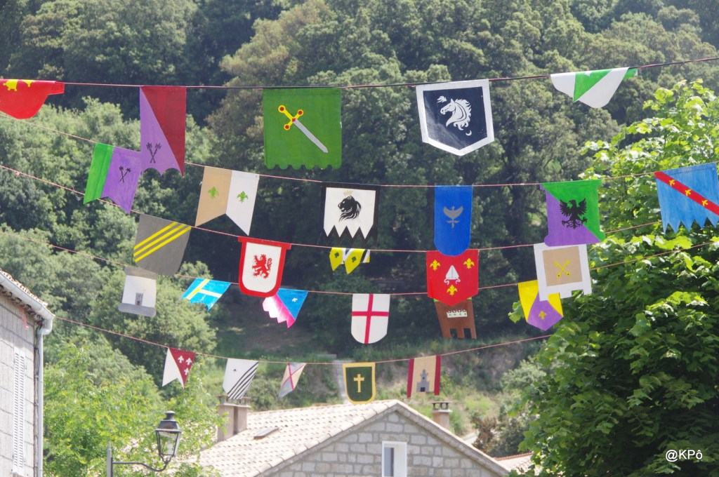 liens de riens, fils de soi (plus Barbara et les moustaches de Moustaki)