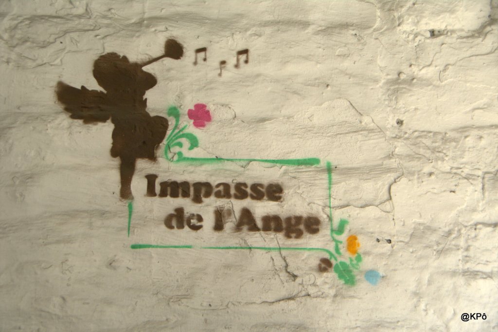 Quand le soleil se couche, le feu couve la nuit