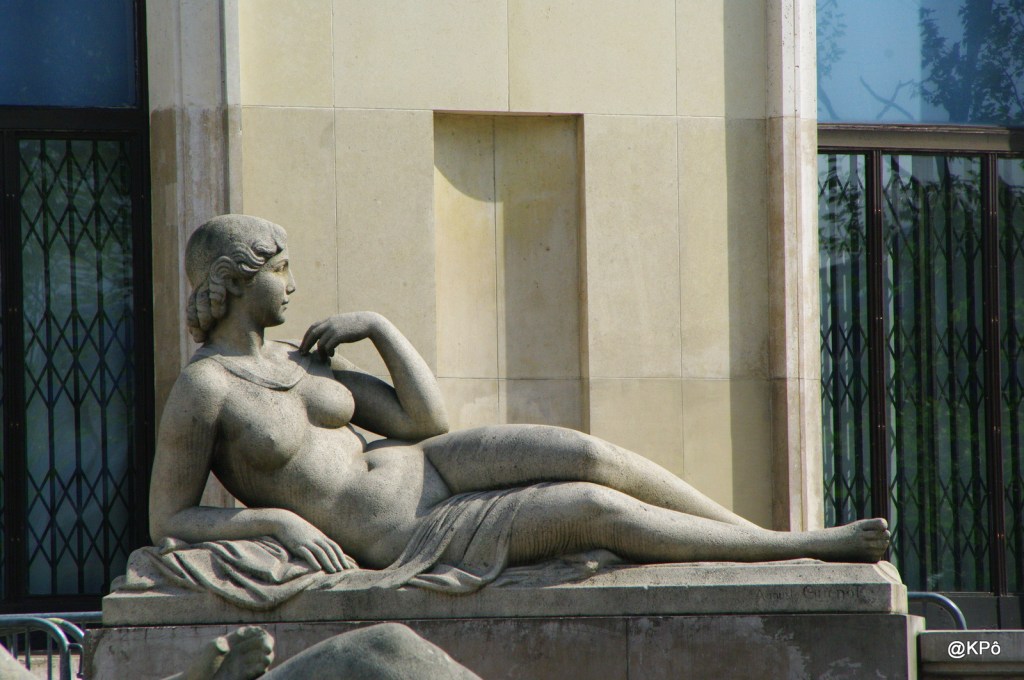 L’enfilade (mais pas le cul sur la commode)